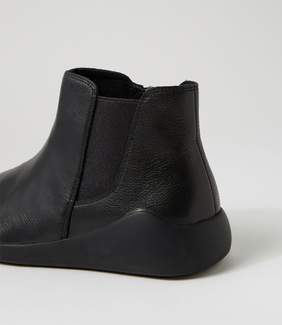 Yumba Xw Black Metallic Leather Elastic Chelsea Boots by